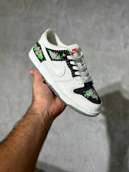 کتونی نایکی رنگ سفید مشکی طرح دار زنانه