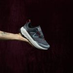 کتانی نیو بالانس (New Balance) مدل اسپرت سورمه ای، مناسب پیاده‌روی و استفاده روزانه